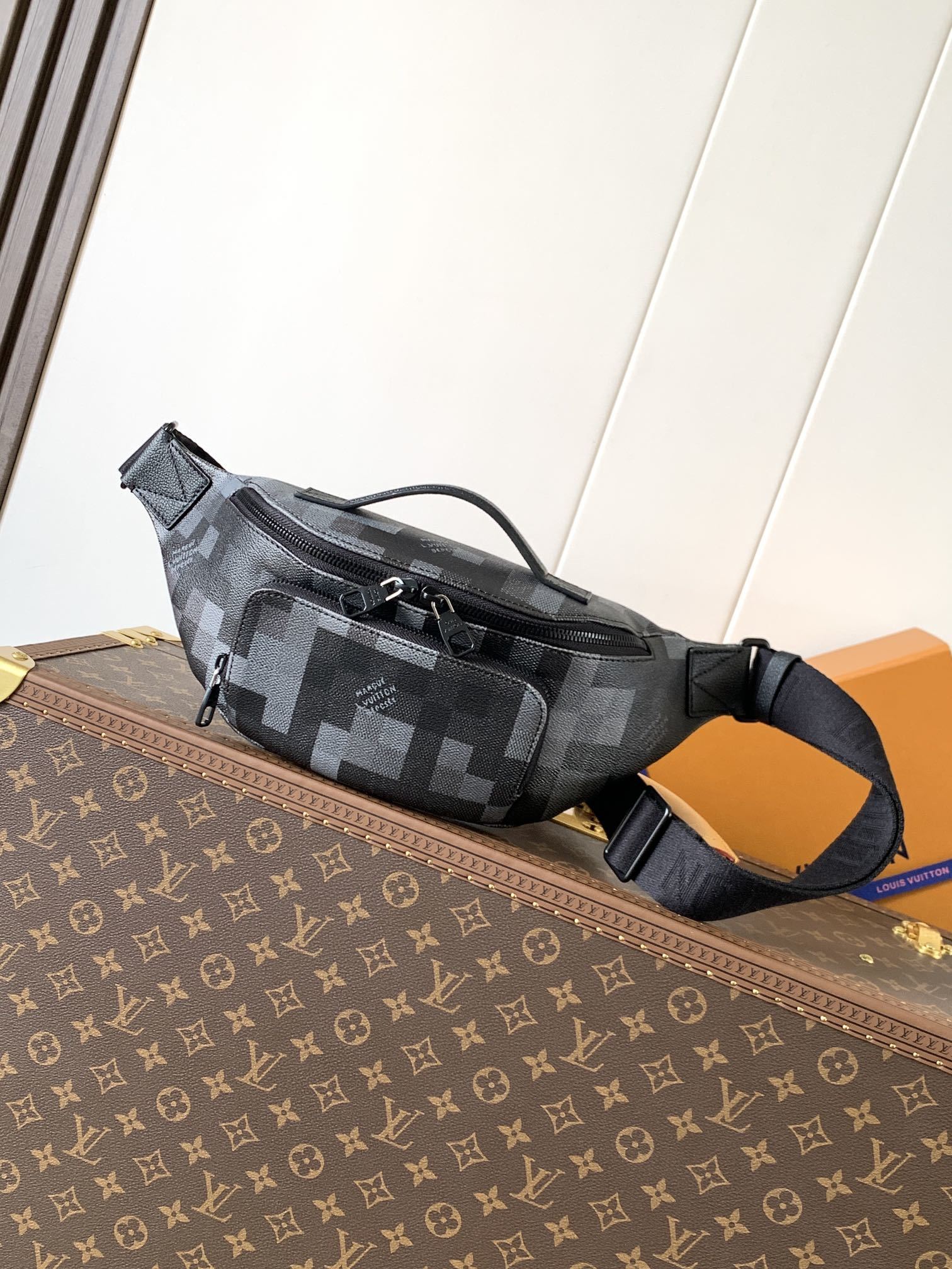 LV MEN bag 50817A