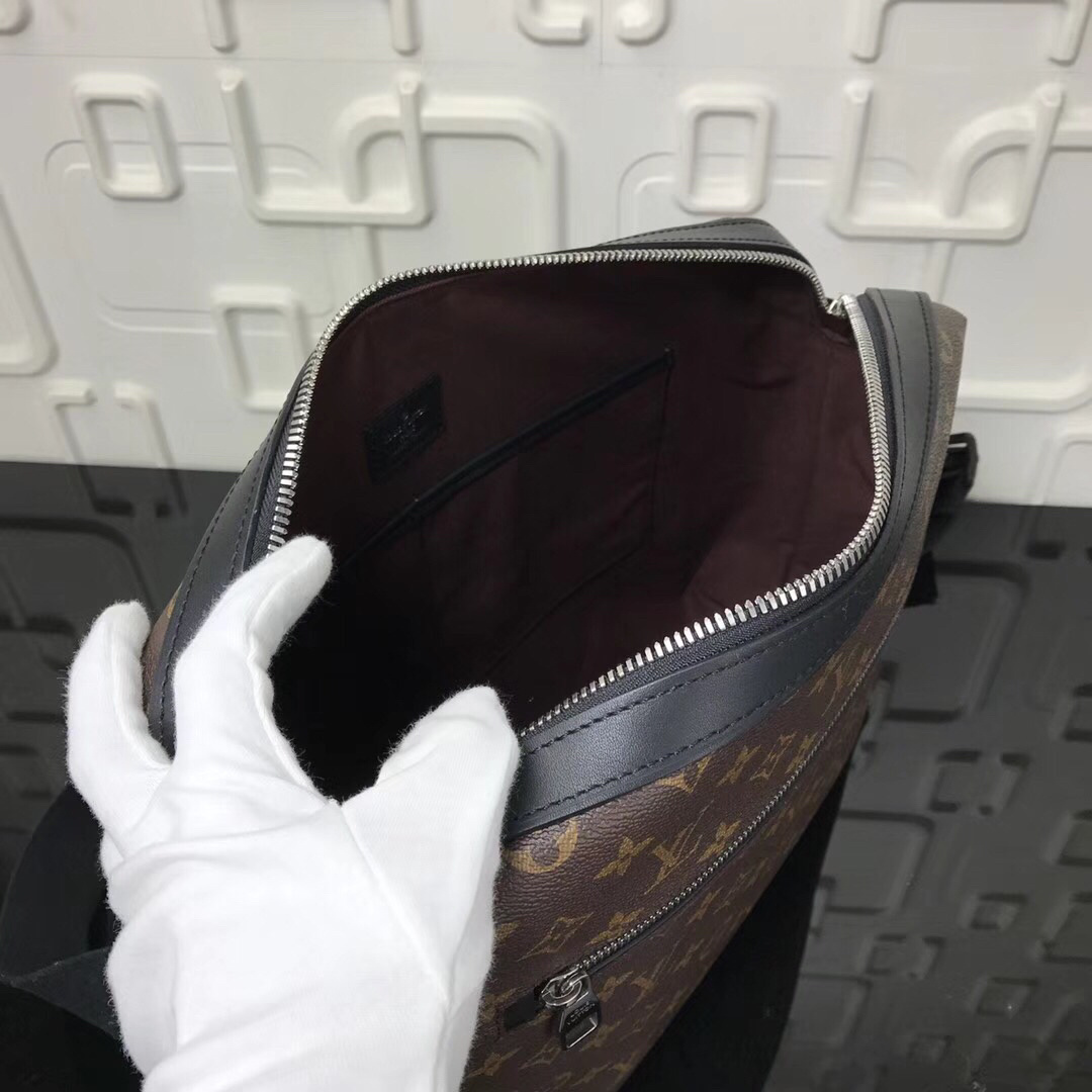 LV MESSENGER Bag M40387