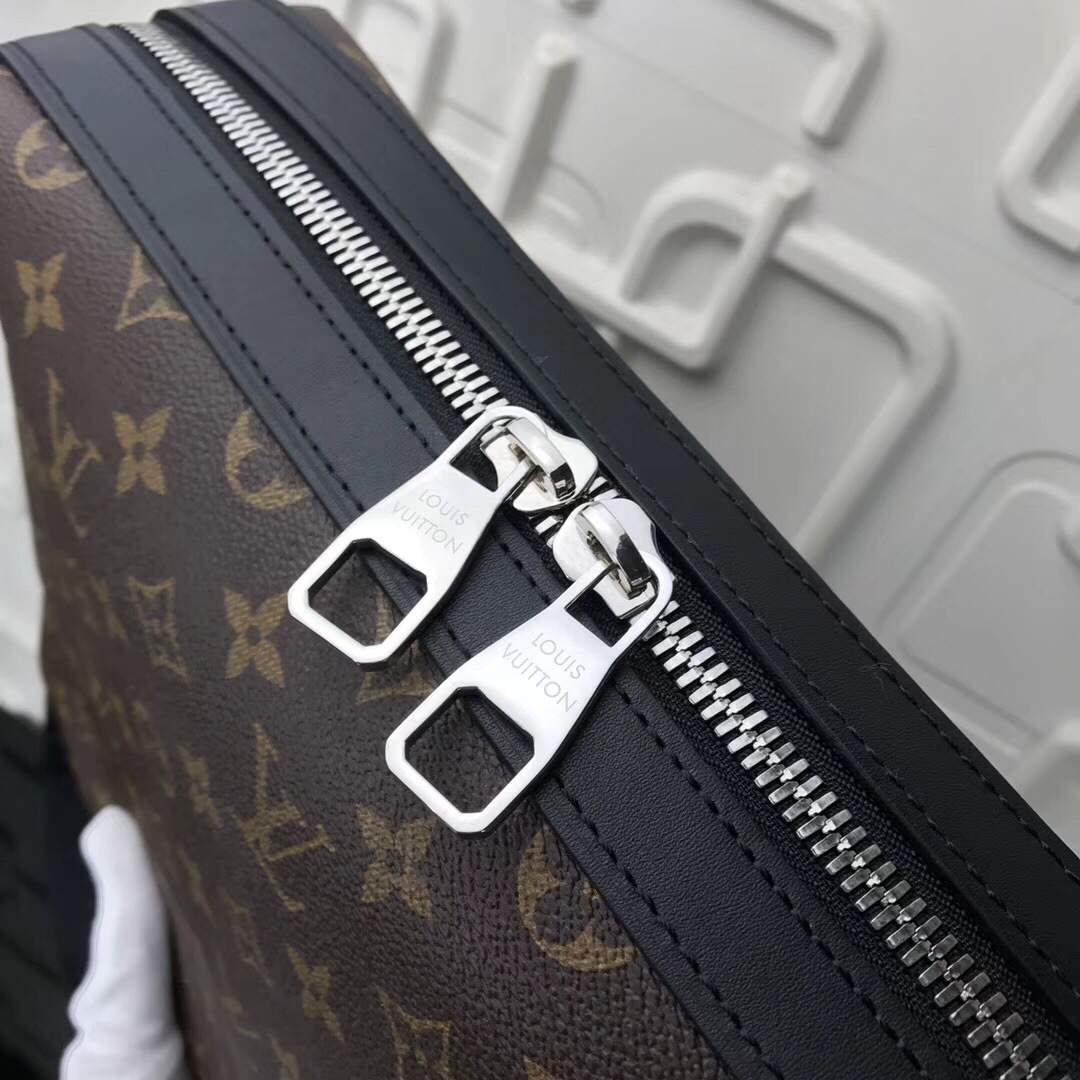 LV MESSENGER Bag M40387