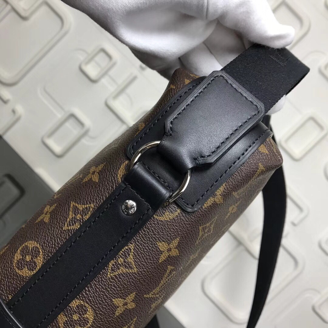 LV MESSENGER Bag M40387