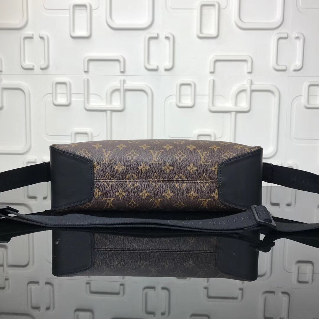 LV MESSENGER Bag M40387