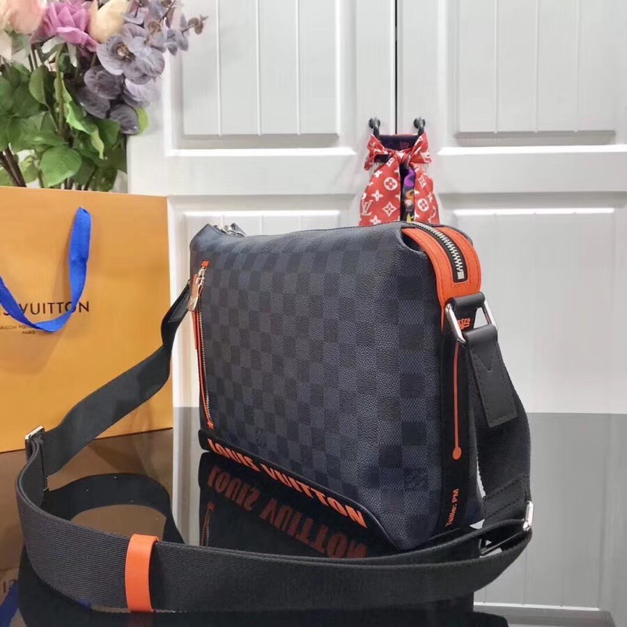 LV MESSENGER Bag M42416