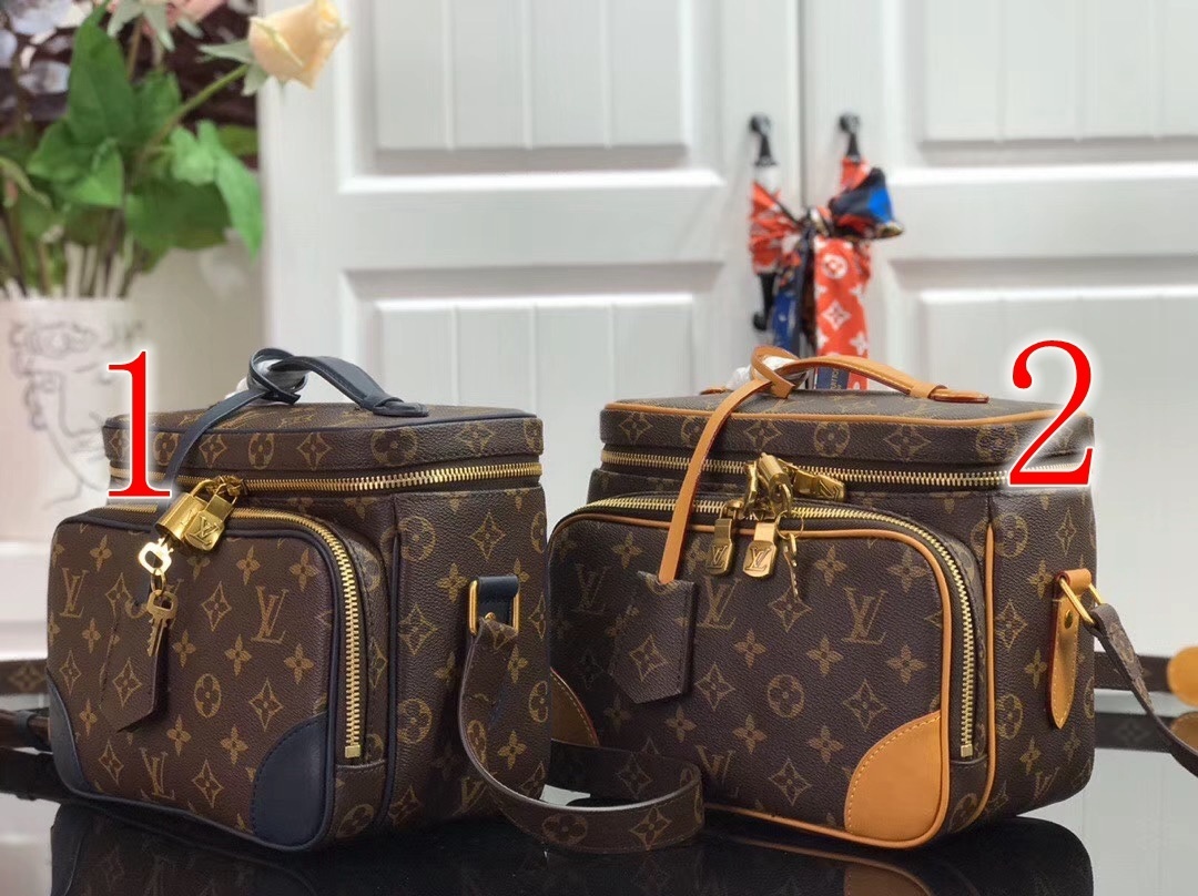 LV MESSENGER BAG M44937XP