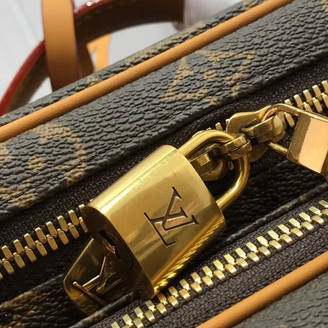 LV MESSENGER BAG M44937XP