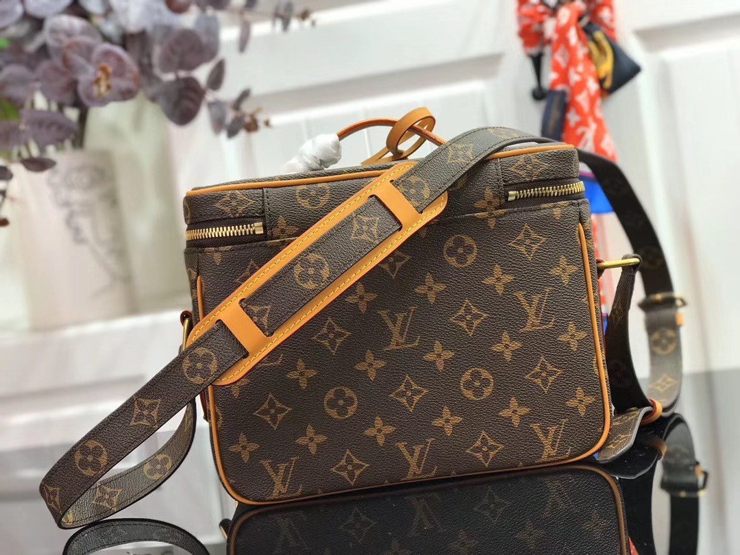 LV MESSENGER BAG M44937XP