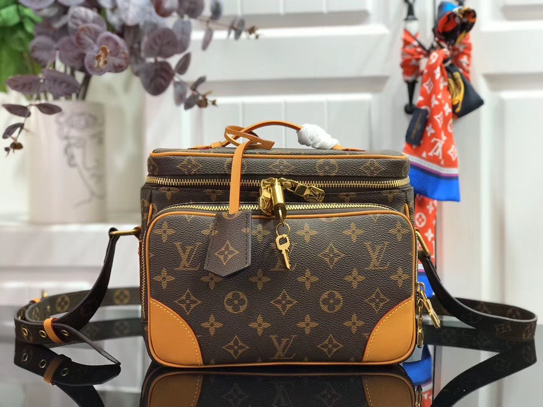 LV MESSENGER BAG M44937XP