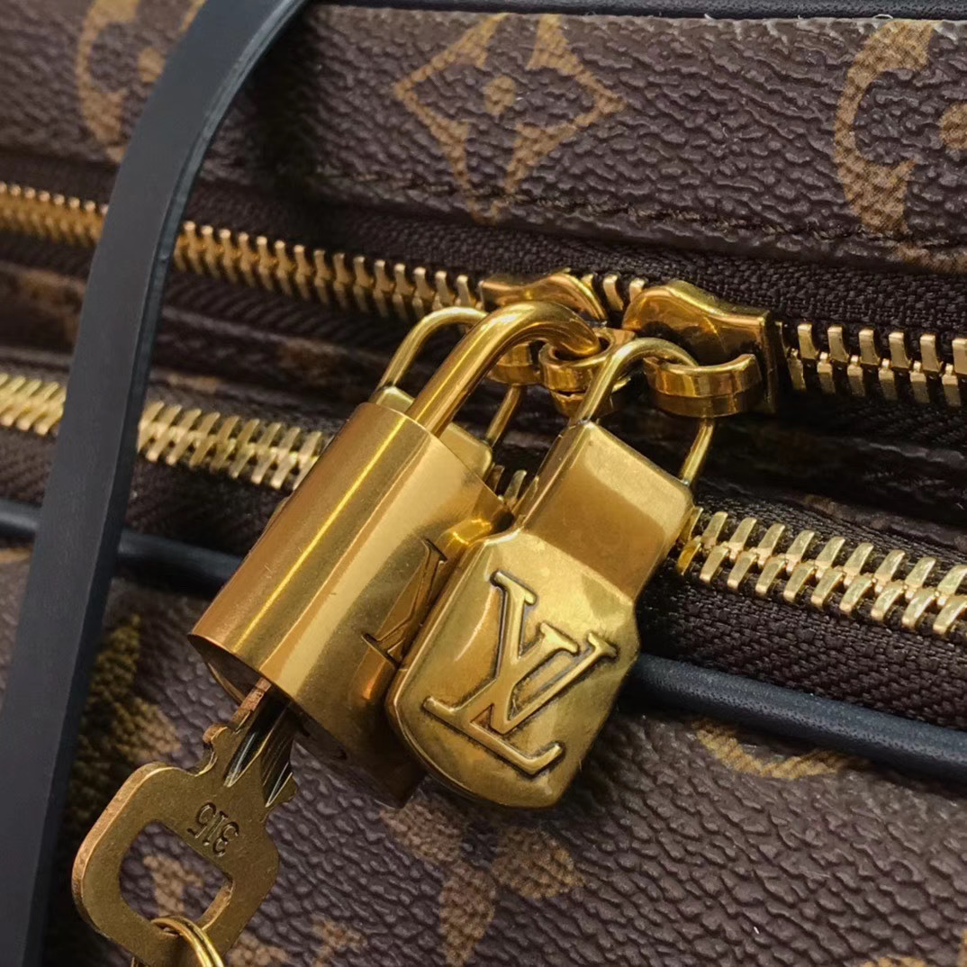 LV MESSENGER BAG M44937XP