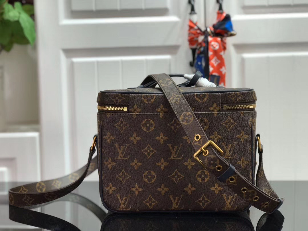 LV MESSENGER BAG M44937XP