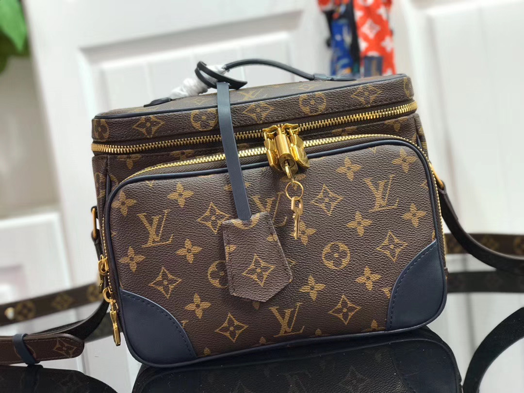 LV MESSENGER BAG M44937XP