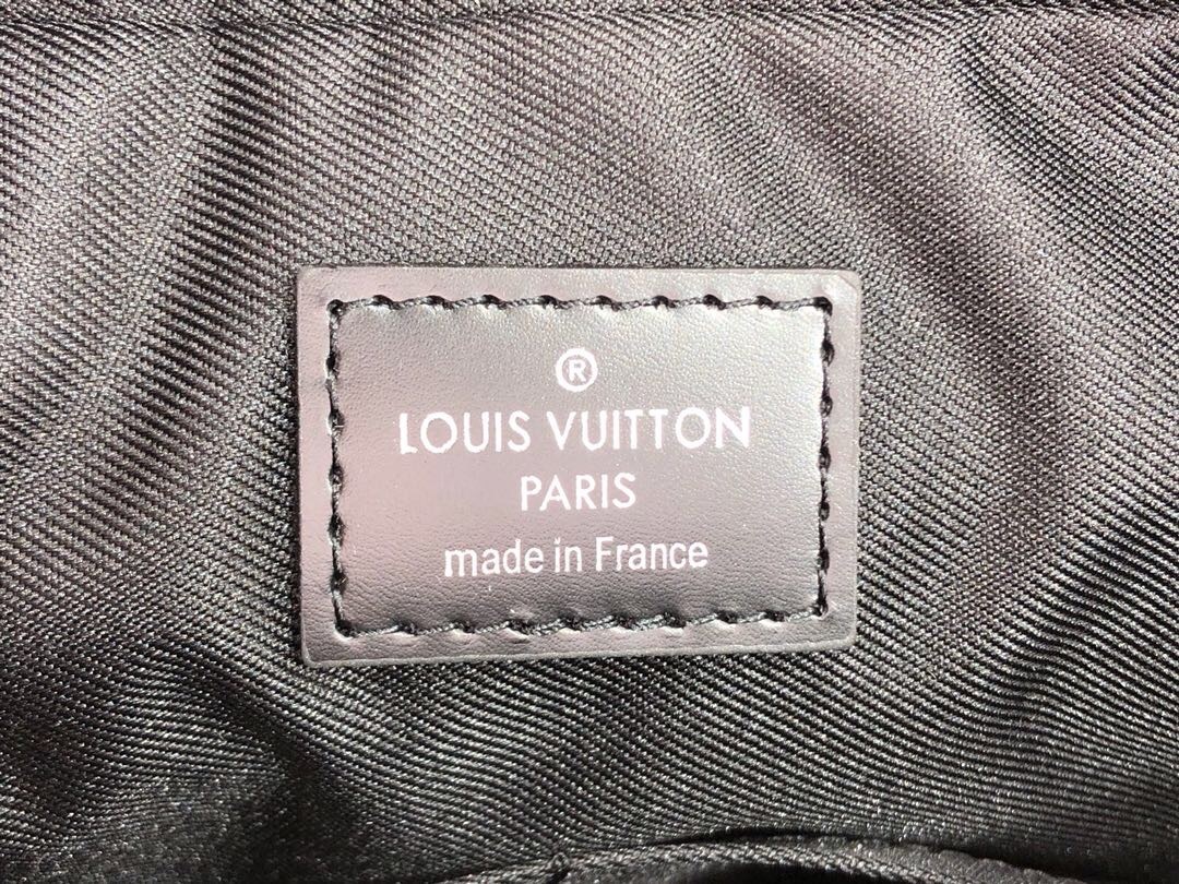 LV MESSENGER BAG M45320