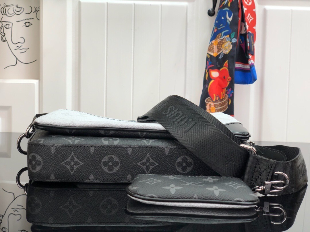 LV MESSENGER BAG M45320