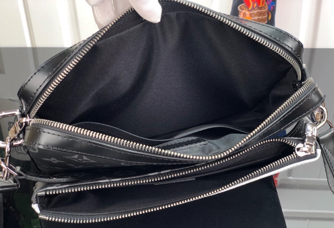 LV MESSENGER BAG M45320