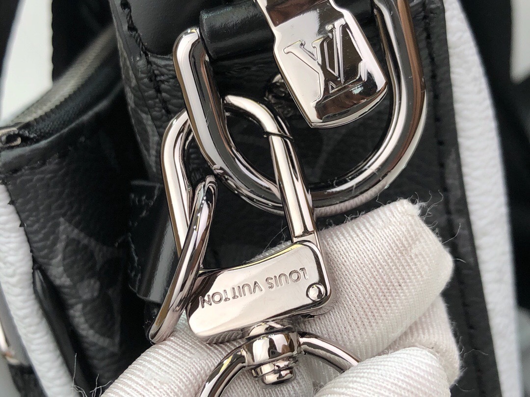 LV MESSENGER BAG M45320