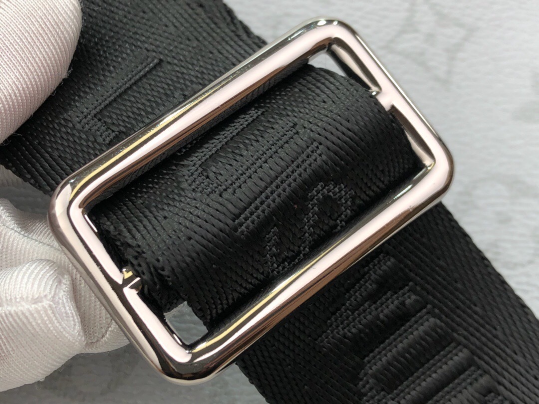 LV MESSENGER BAG M45320