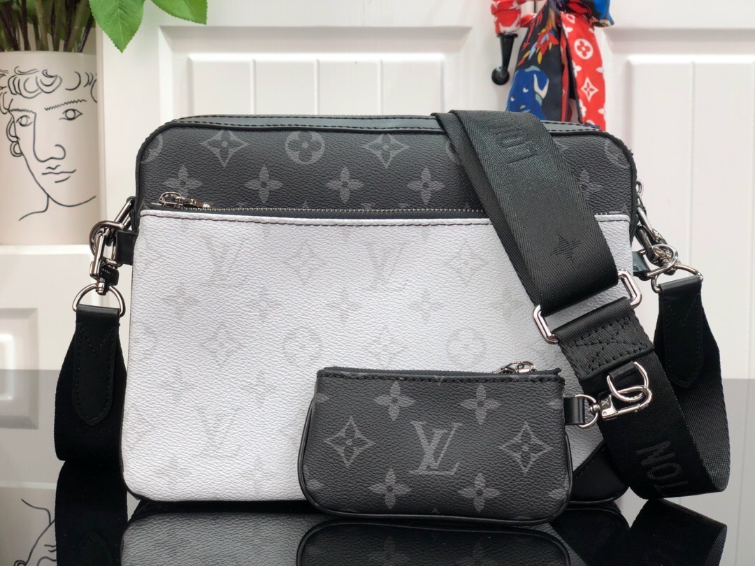 LV MESSENGER BAG M45320