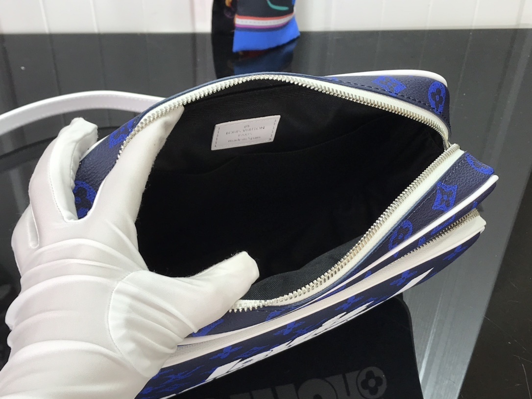 LV MESSENGER BAG M46115