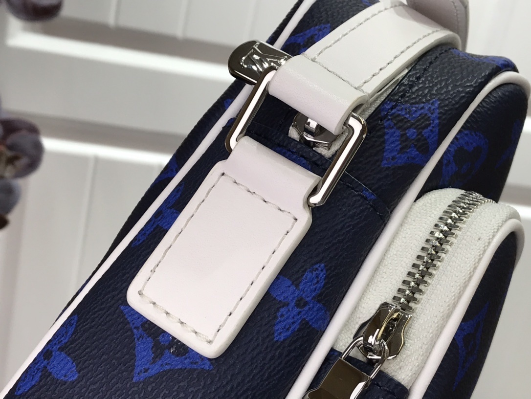 LV MESSENGER BAG M46115
