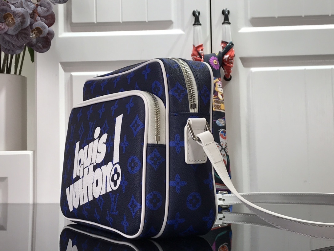 LV MESSENGER BAG M46115