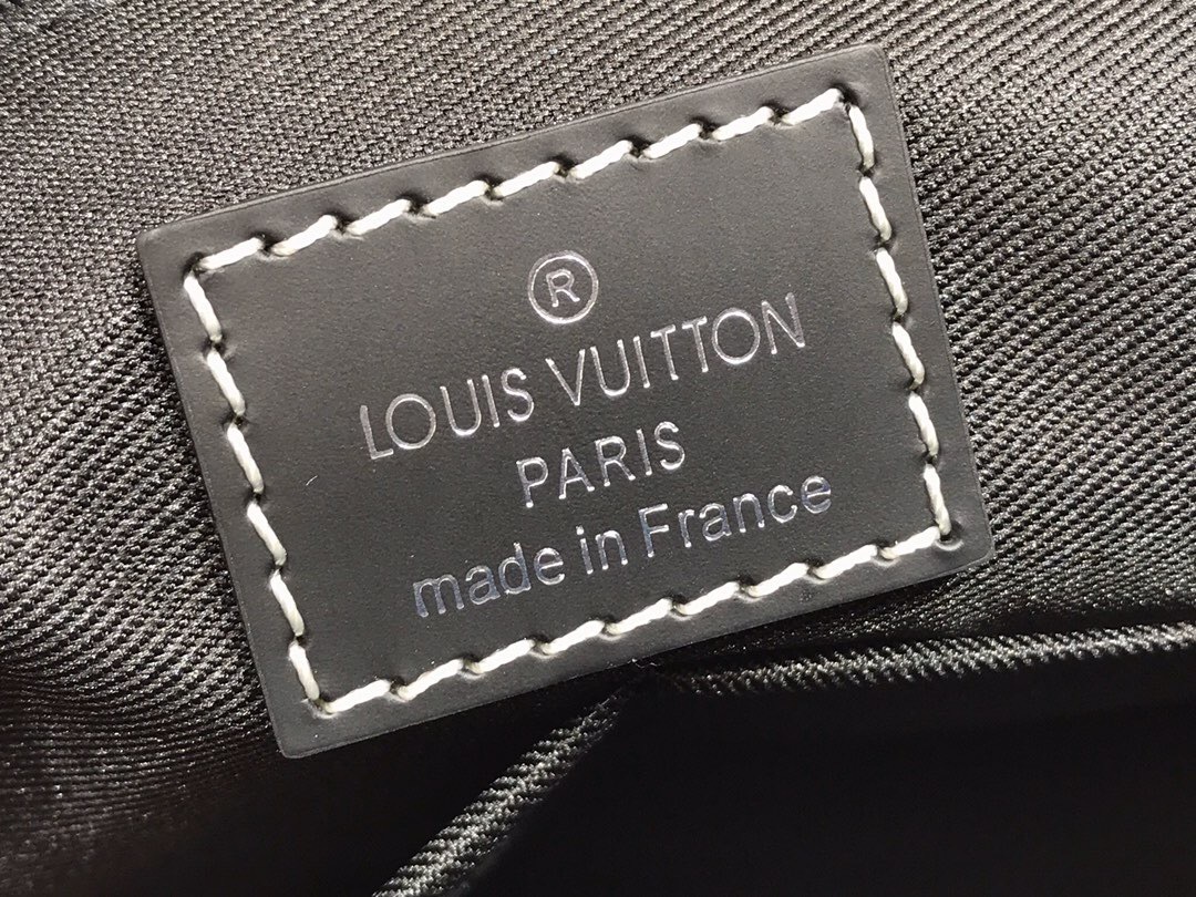 LV MESSENGER BAG M48219