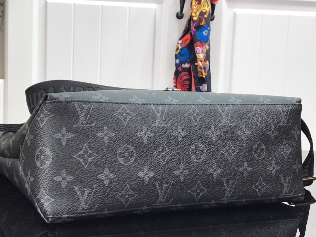 LV MESSENGER BAG M48219