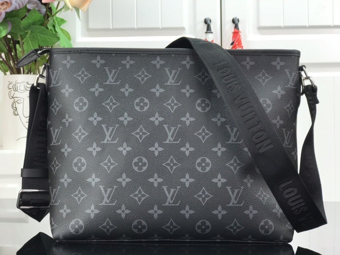 LV MESSENGER BAG M48219