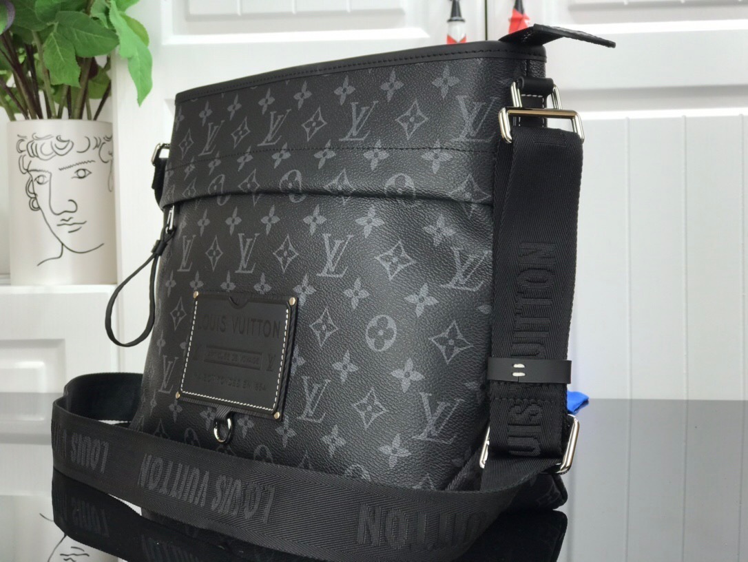 LV MESSENGER BAG M48219