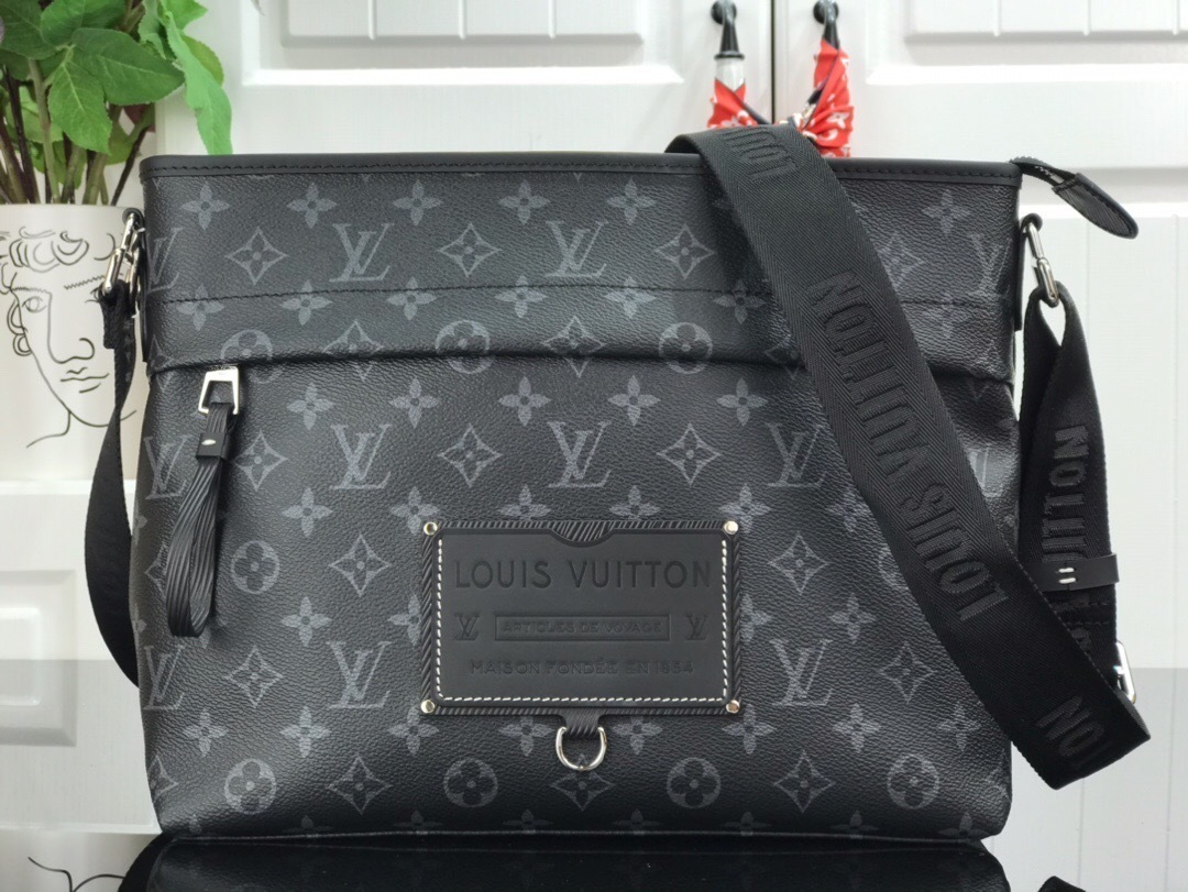 LV MESSENGER BAG M48219