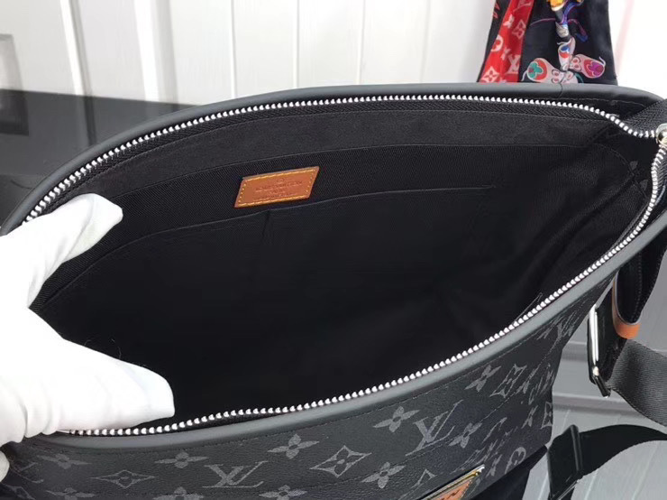 LV MESSENGER BAG M48219AP