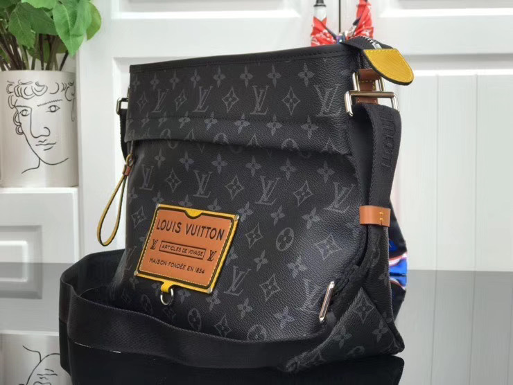 LV MESSENGER BAG M48219AP