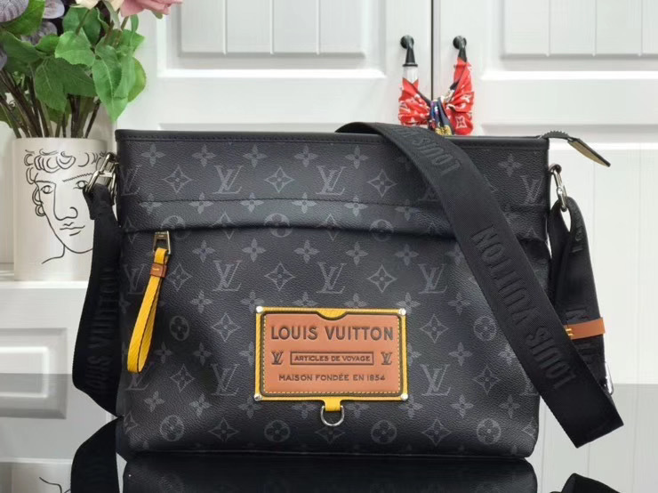 LV MESSENGER BAG M48219AP