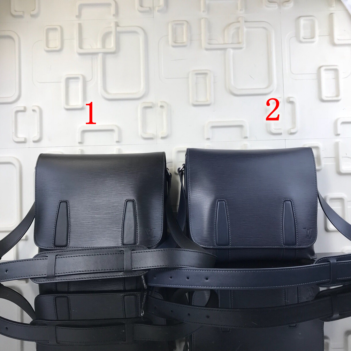 LV MESSENGER BAG M53409