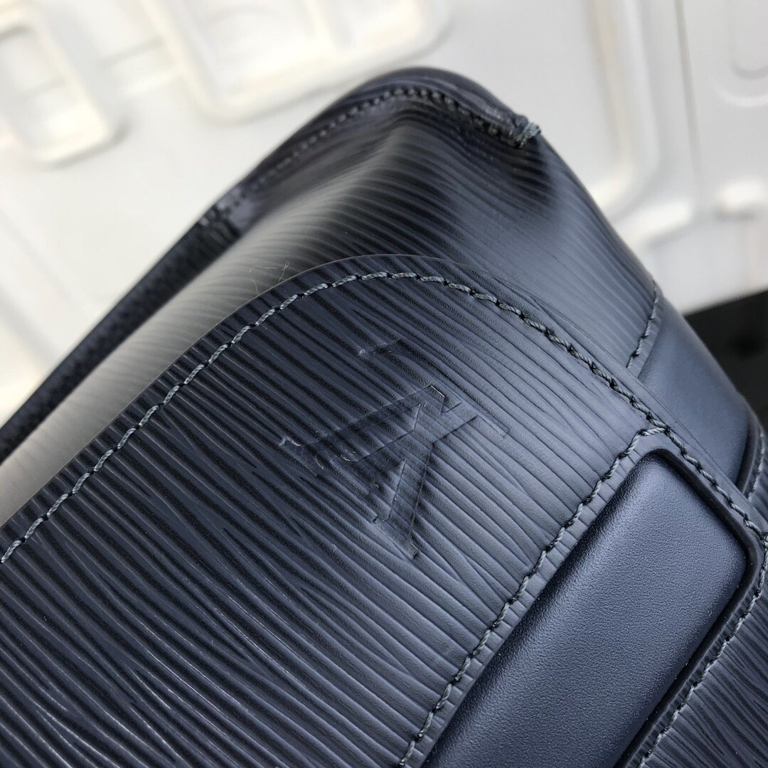 LV MESSENGER BAG M53409