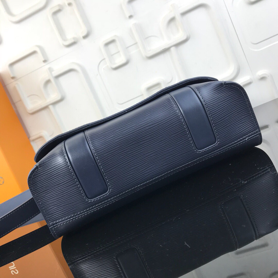 LV MESSENGER BAG M53409
