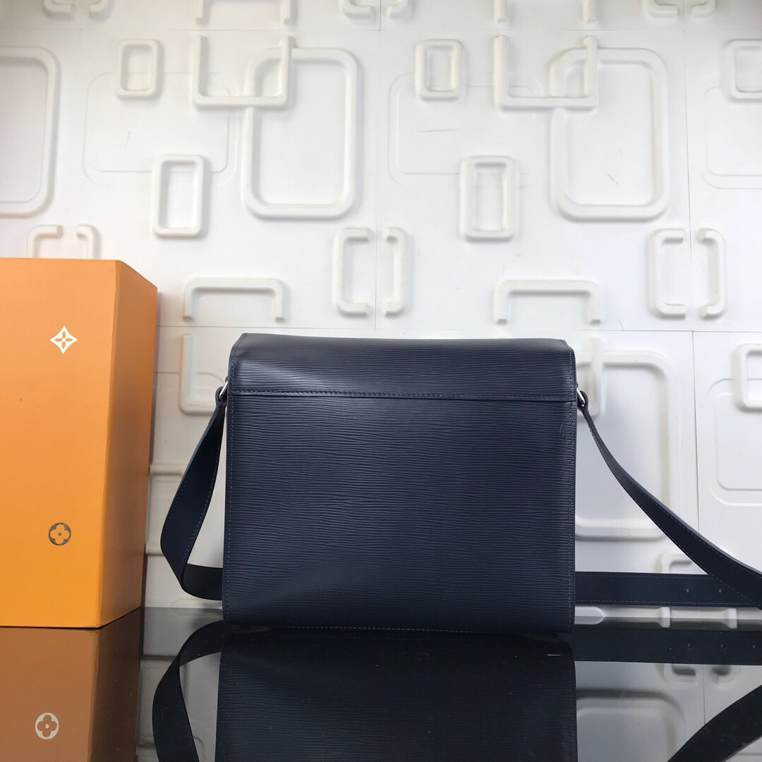 LV MESSENGER BAG M53409