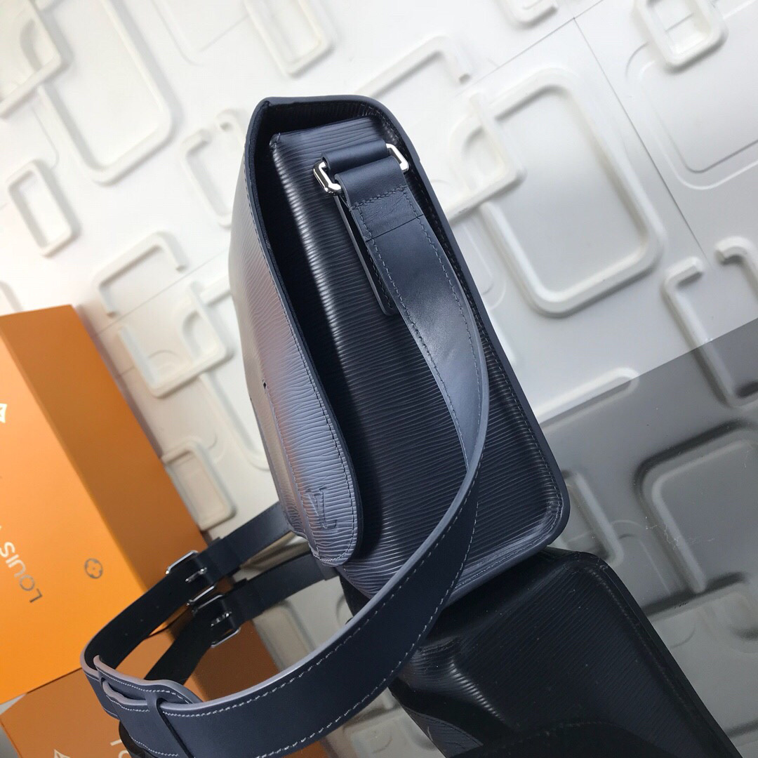 LV MESSENGER BAG M53409