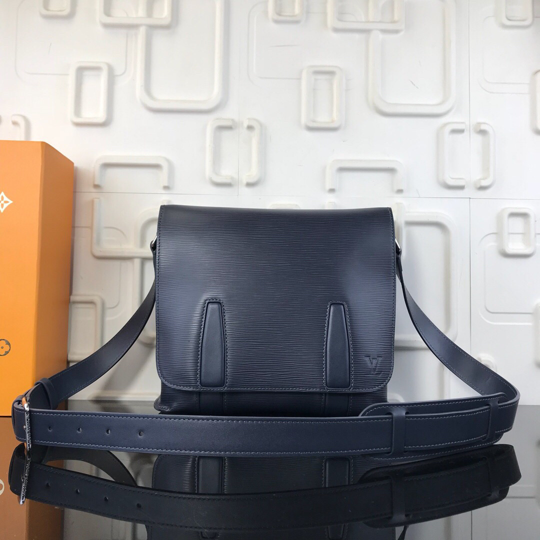 LV MESSENGER BAG M53409