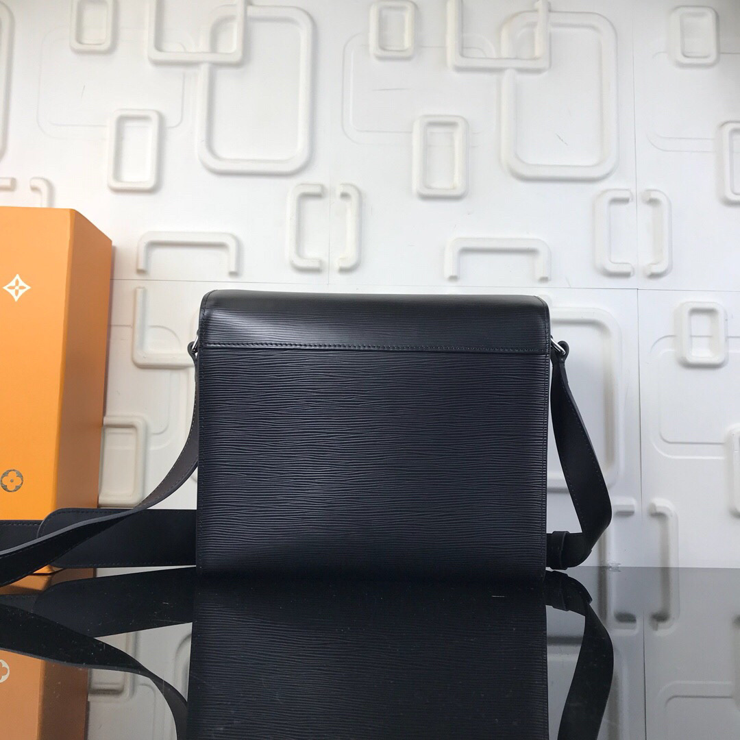 LV MESSENGER BAG M53409