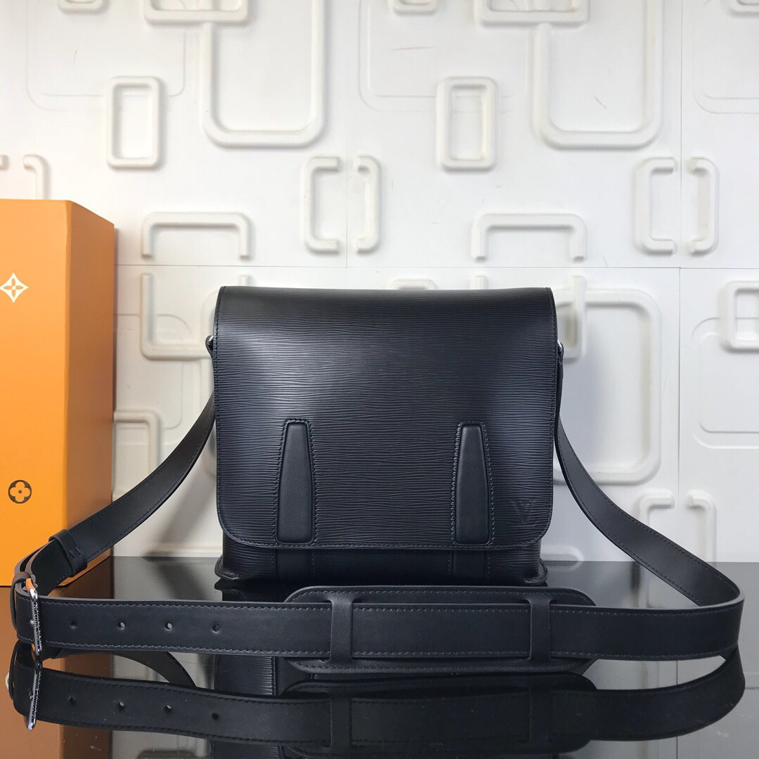 LV MESSENGER BAG M53409