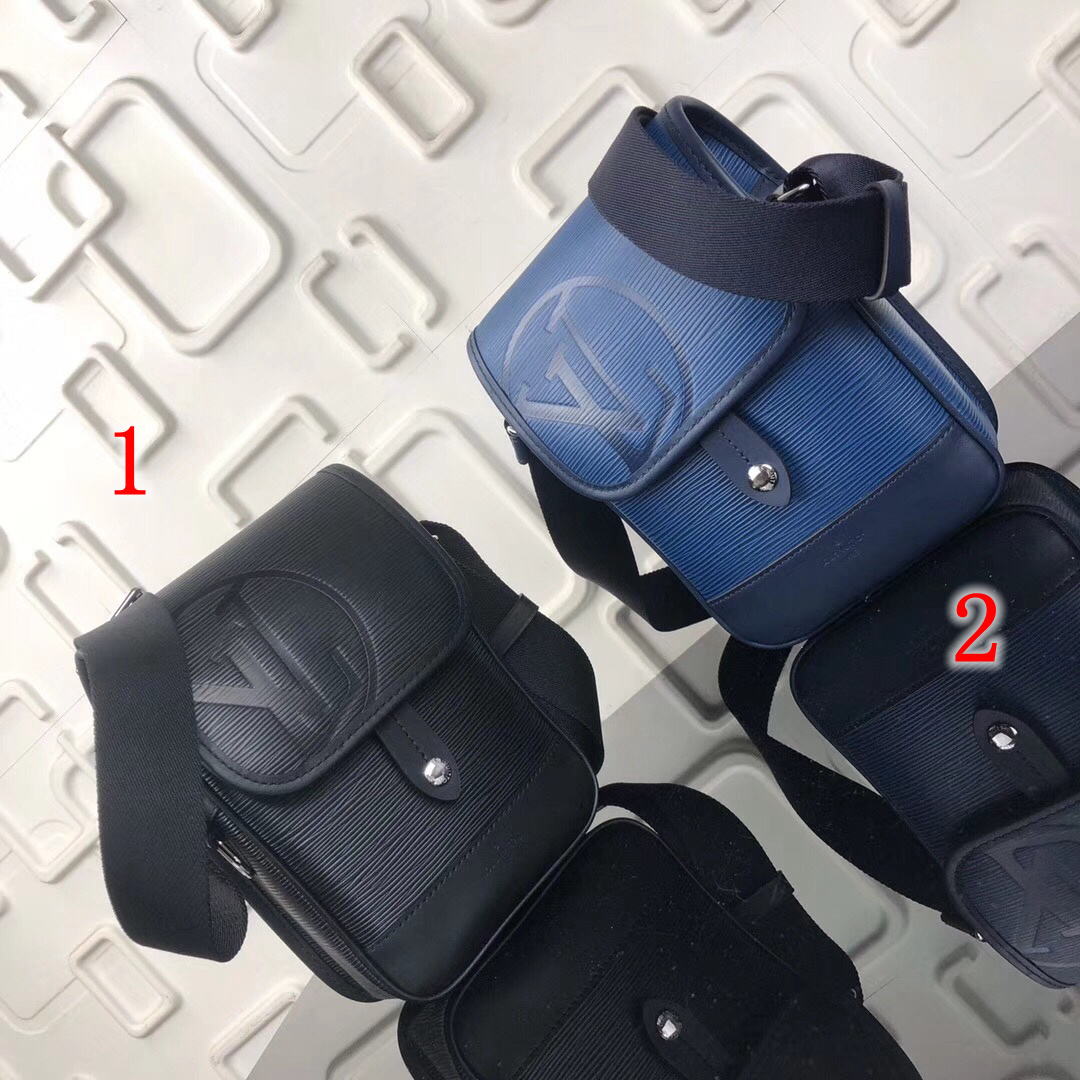LV MESSENGER Bag M53497