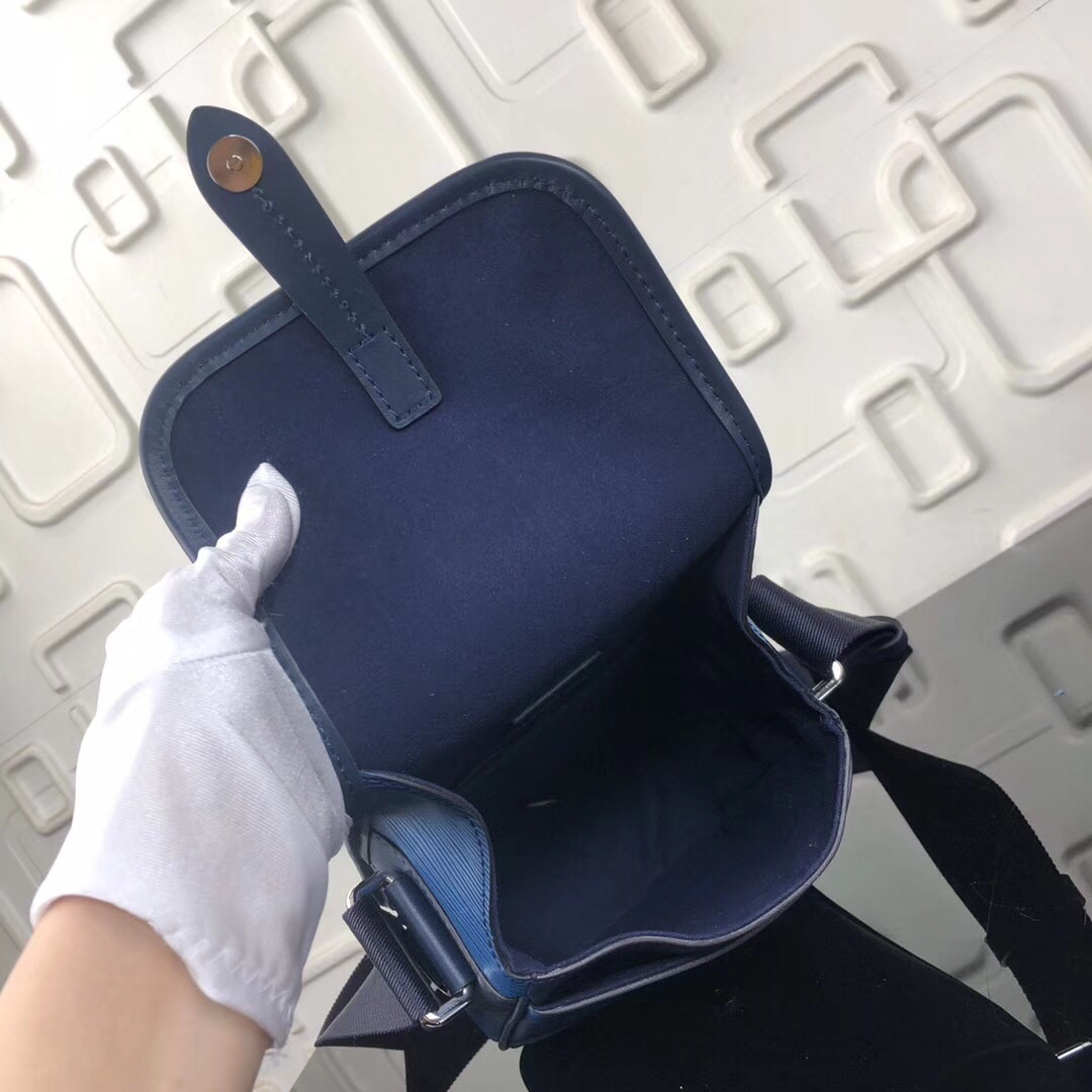 LV MESSENGER Bag M53497