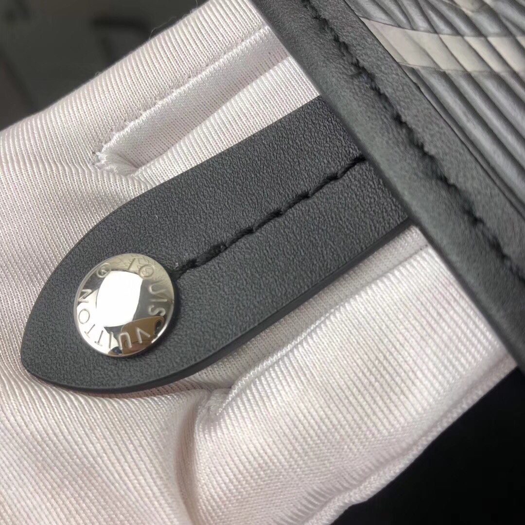 LV MESSENGER Bag M53497