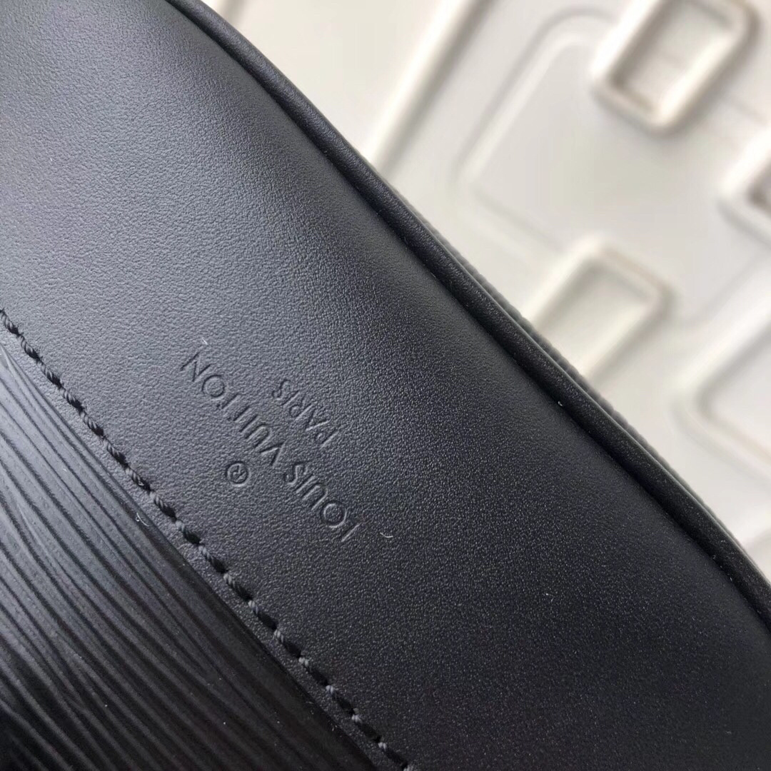 LV MESSENGER Bag M53497