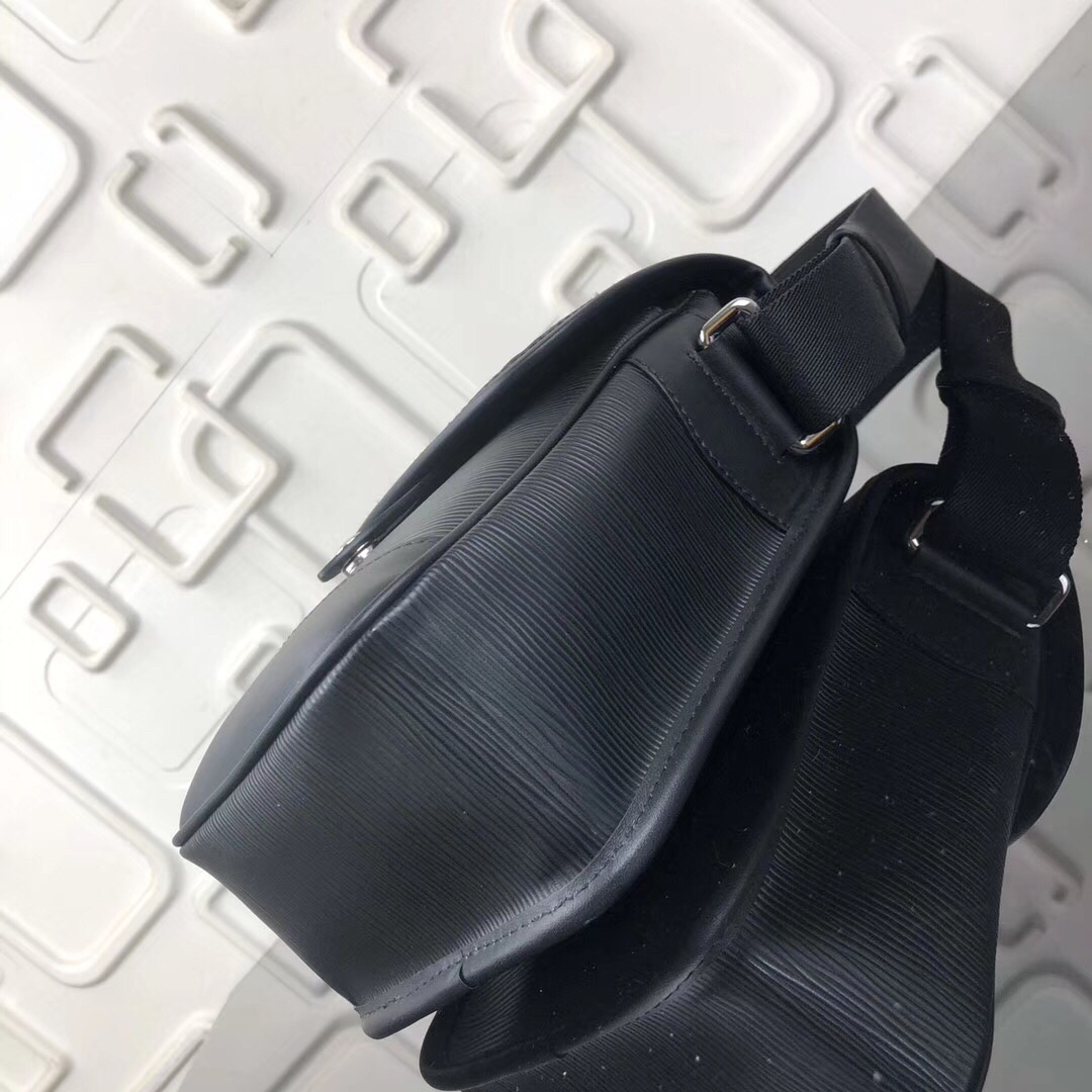LV MESSENGER Bag M53497