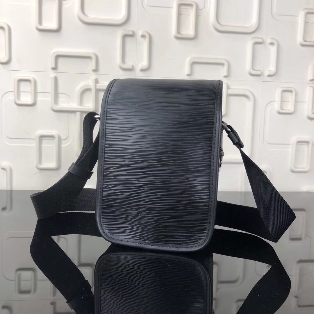 LV MESSENGER Bag M53497