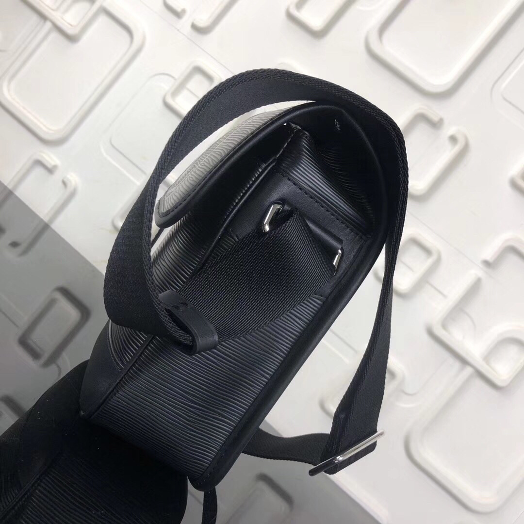 LV MESSENGER Bag M53497