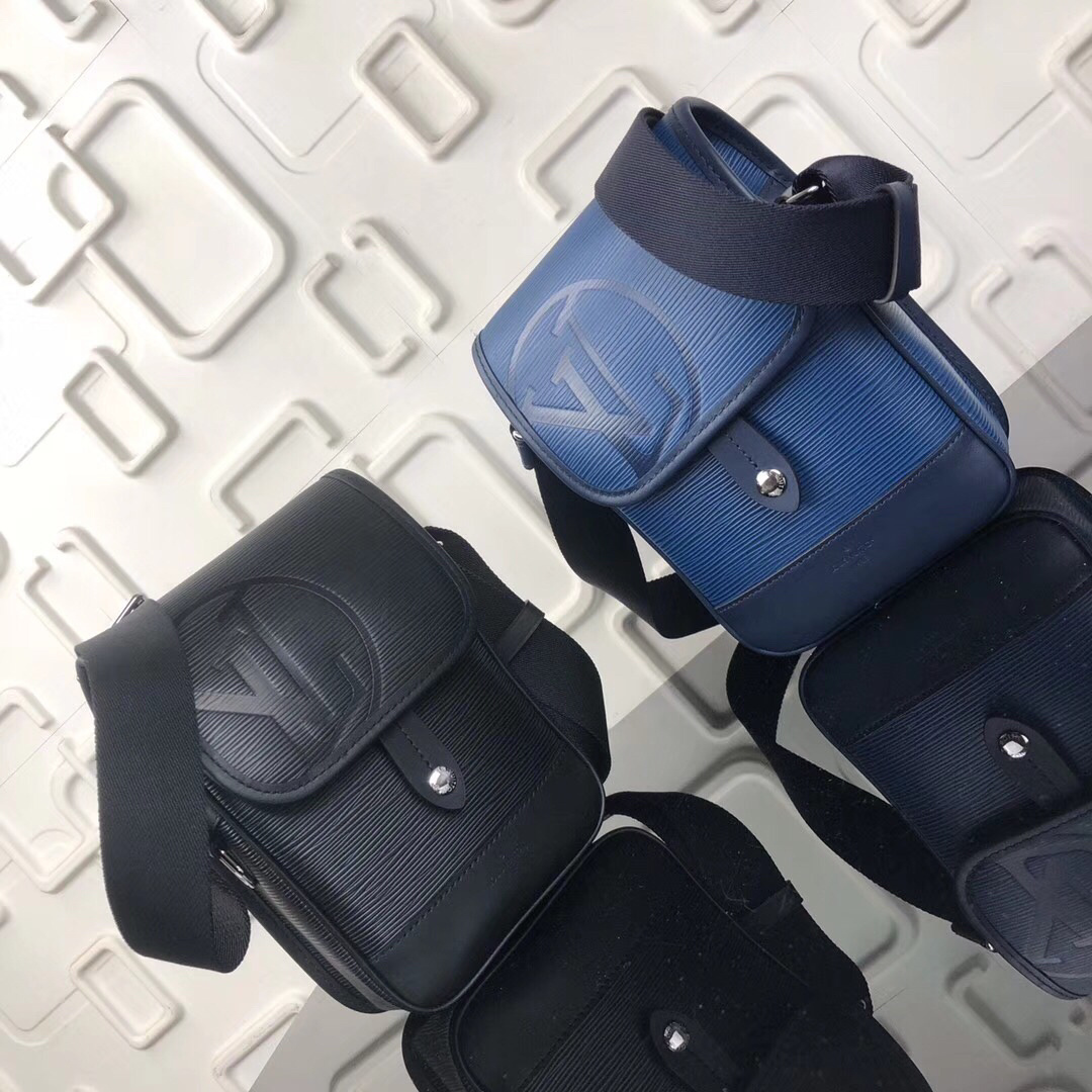 LV MESSENGER Bag M53497