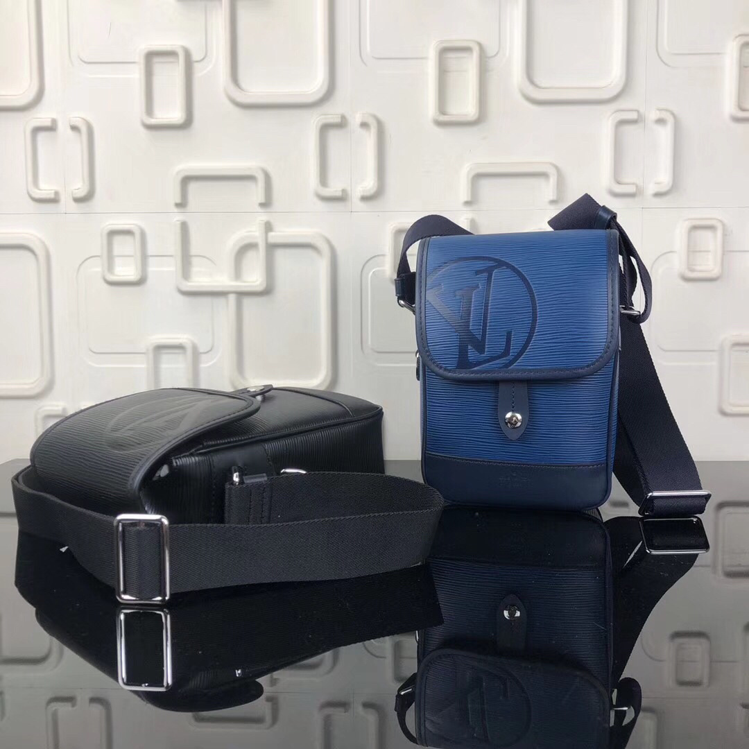 LV MESSENGER Bag M53497