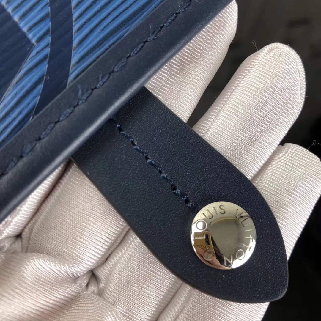 LV MESSENGER Bag M53497