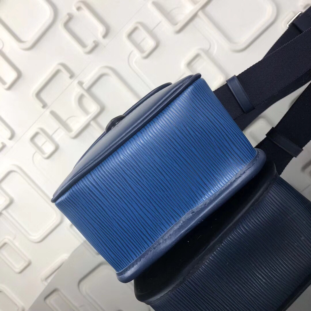 LV MESSENGER Bag M53497