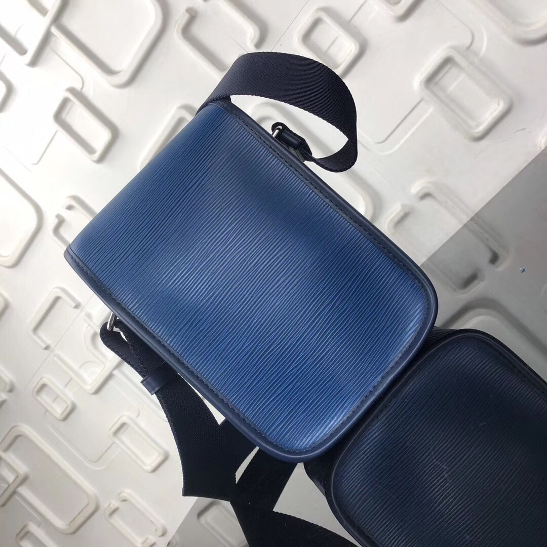 LV MESSENGER Bag M53497